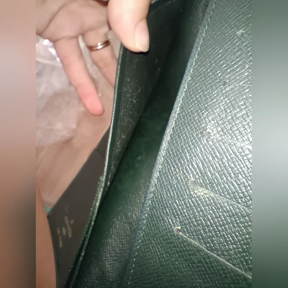 LOUIS VUITTON TAIGA BI-FOLD LONG SLIM WALLET LEATHER FOREST GREEN
